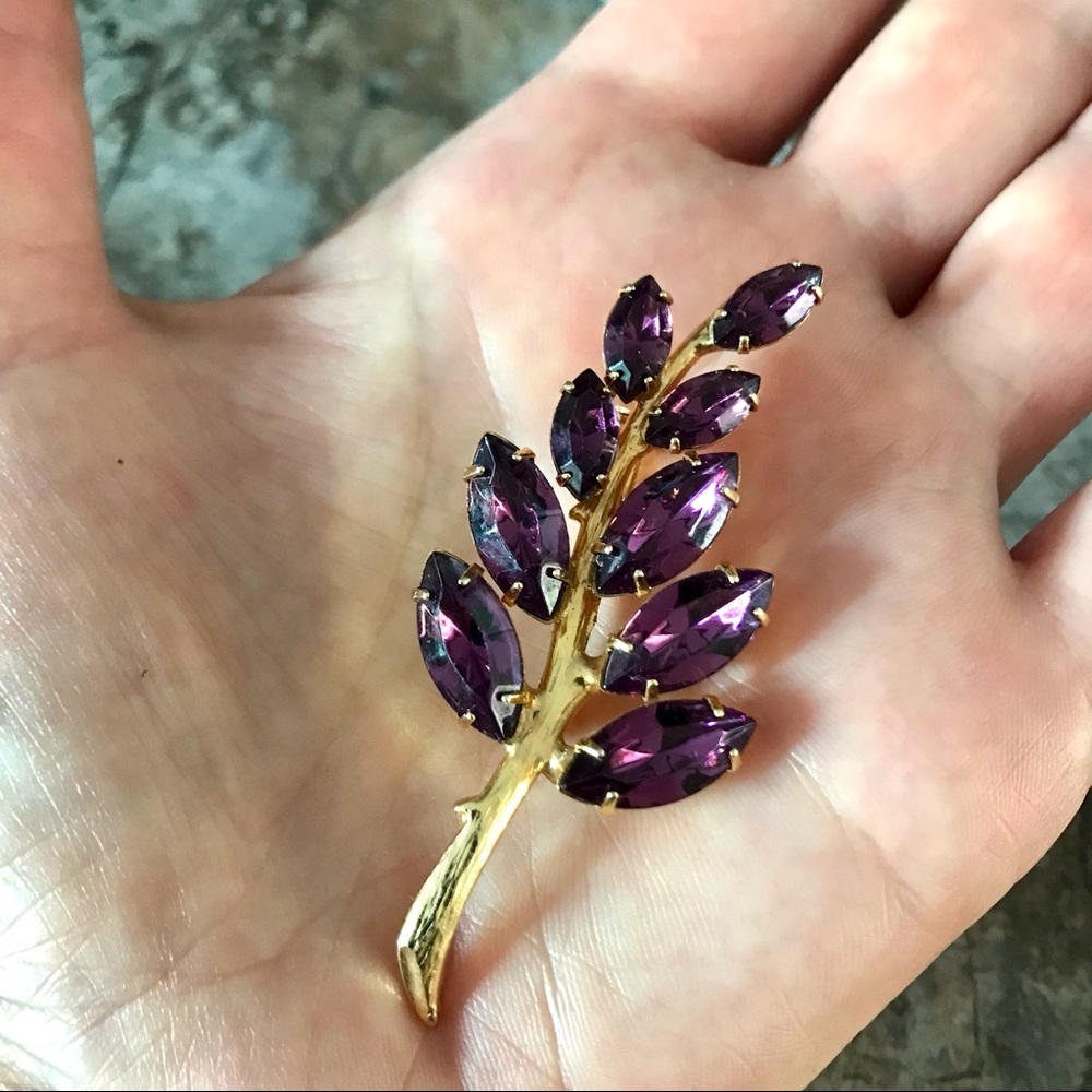 Beautiful Brooch - Picture 3 of 5